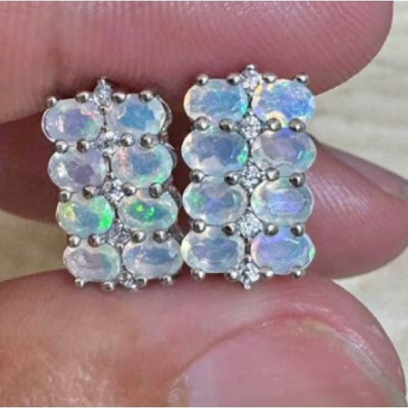 Sterling Silver marked and beautiful double strand Opal pierced Earrings. 1/2 “ - Picture 1 of 5